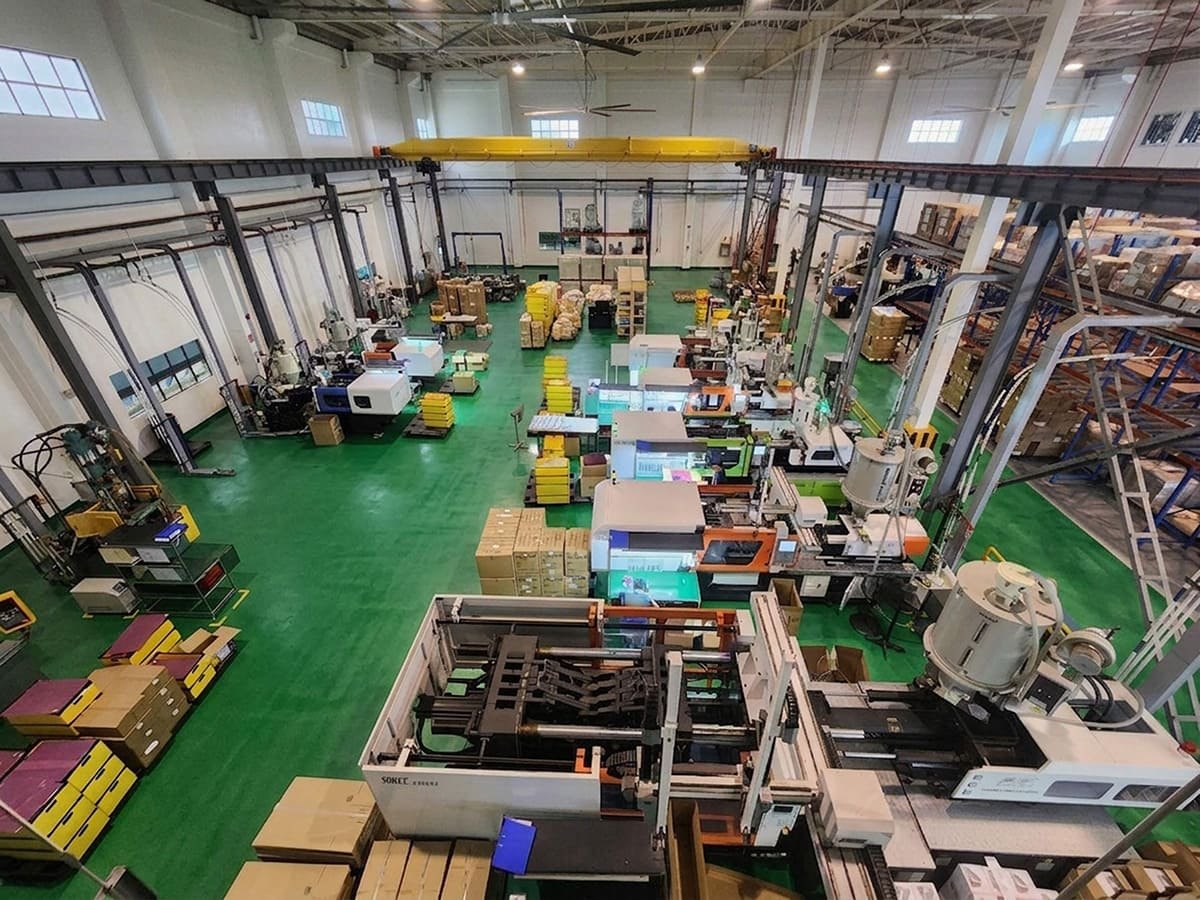 The plastic injection moulding floor